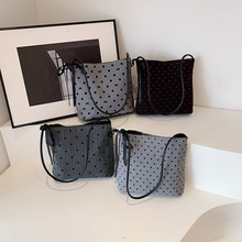 韩国ins甜美蝴蝶结丝带桃心水桶包女2024新款流行波点通勤单肩包