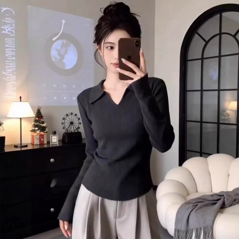 Korean-style old money V-neck long-sleeve polo knit top for women, autumn and winter, slim fit, elegant and sophisticated Korean-style old money V-neck long-sleeve polo knit top for women, autumn and winter, slim fit, elegant and sophisticated