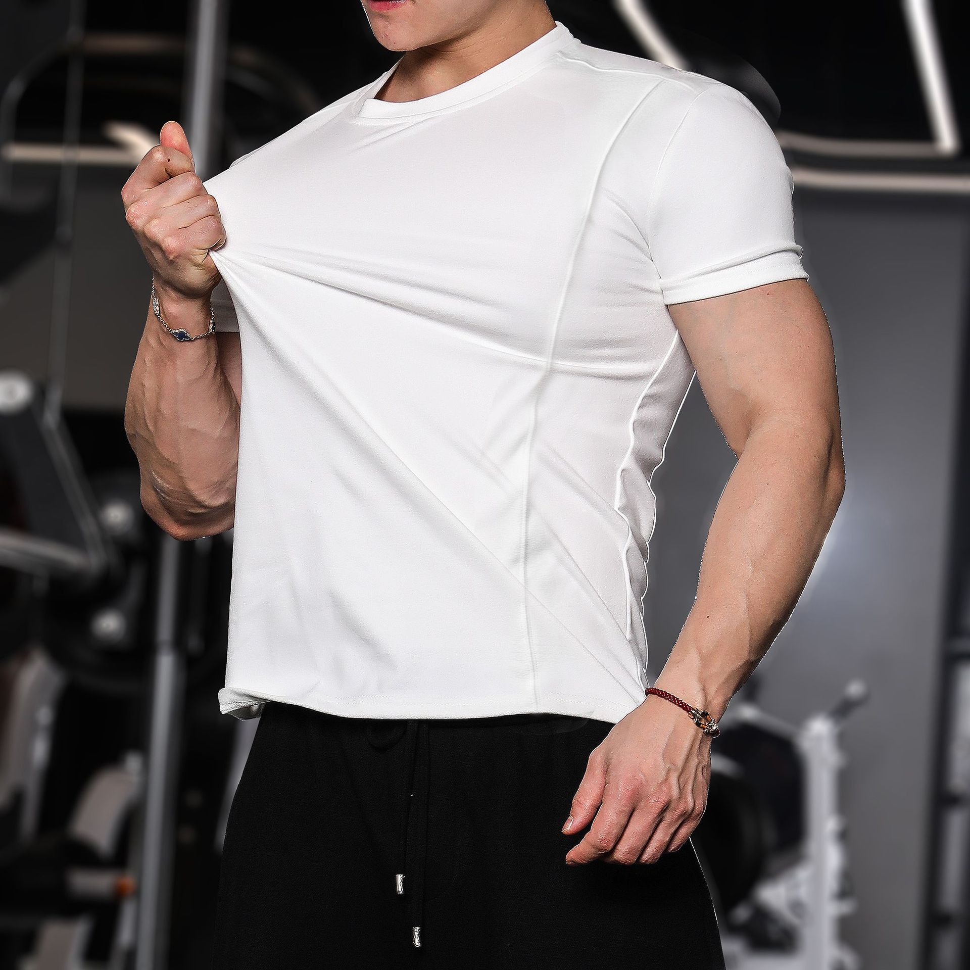 Performance-Trainingsshirt für Herren aus ultra-elastischem Dralon-Gewebe, schnelltrocknend und knitterfrei. Erhältlich in Schwarz, Weiß, Anthrazit und Braun. Größen S bis XXXL._voghion.com