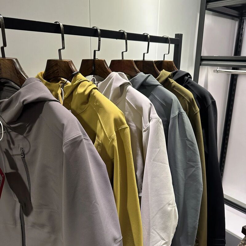 Men's Hooded Softshell Jacket 2026 New Outdoor Windproof and Waterproof Casual Jacket Spring and Autumn Thin Jacket