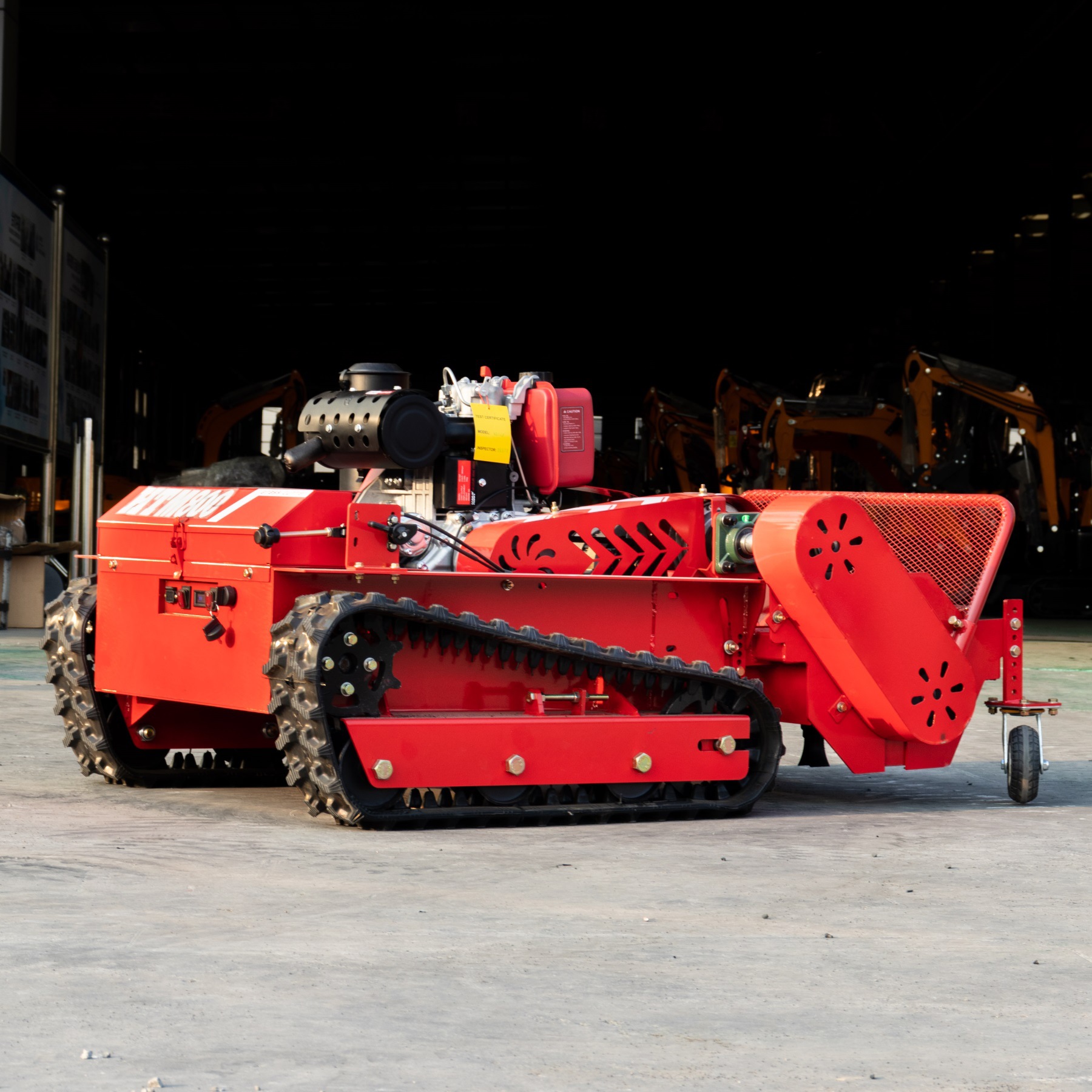 厂家现货小型履带割草机 园林修剪自动除草机 遥控爬坡柴油剪草机