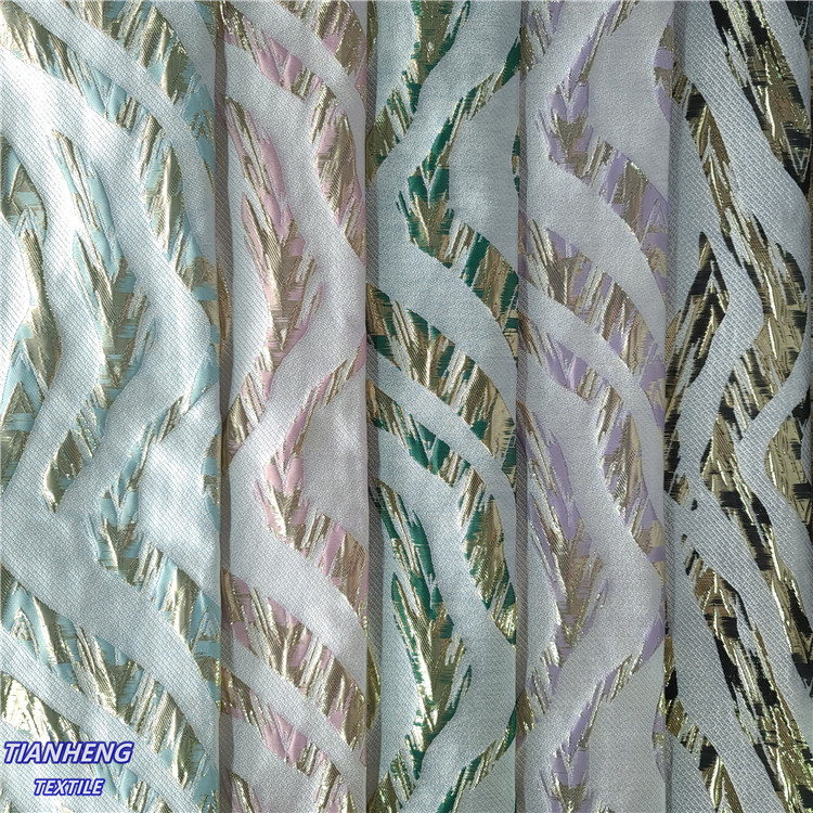 厂家直供不规则顺条  时装女装童装短裙舞台戏服细丝金皮提花面料