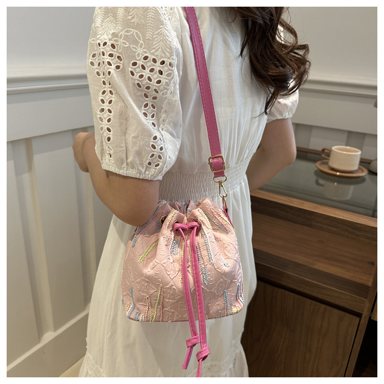 Single-shoulder bag, Korean-style drawstring, fresh and girlish crossbody bag, large capacity, commuting, casual, quality and versatile, Chinese-style bucket bag undefined