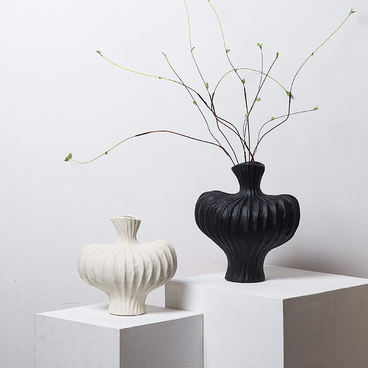 リビングルームの置物は軽くて豪華で高級な雰囲気のお酒棚の装飾品です。