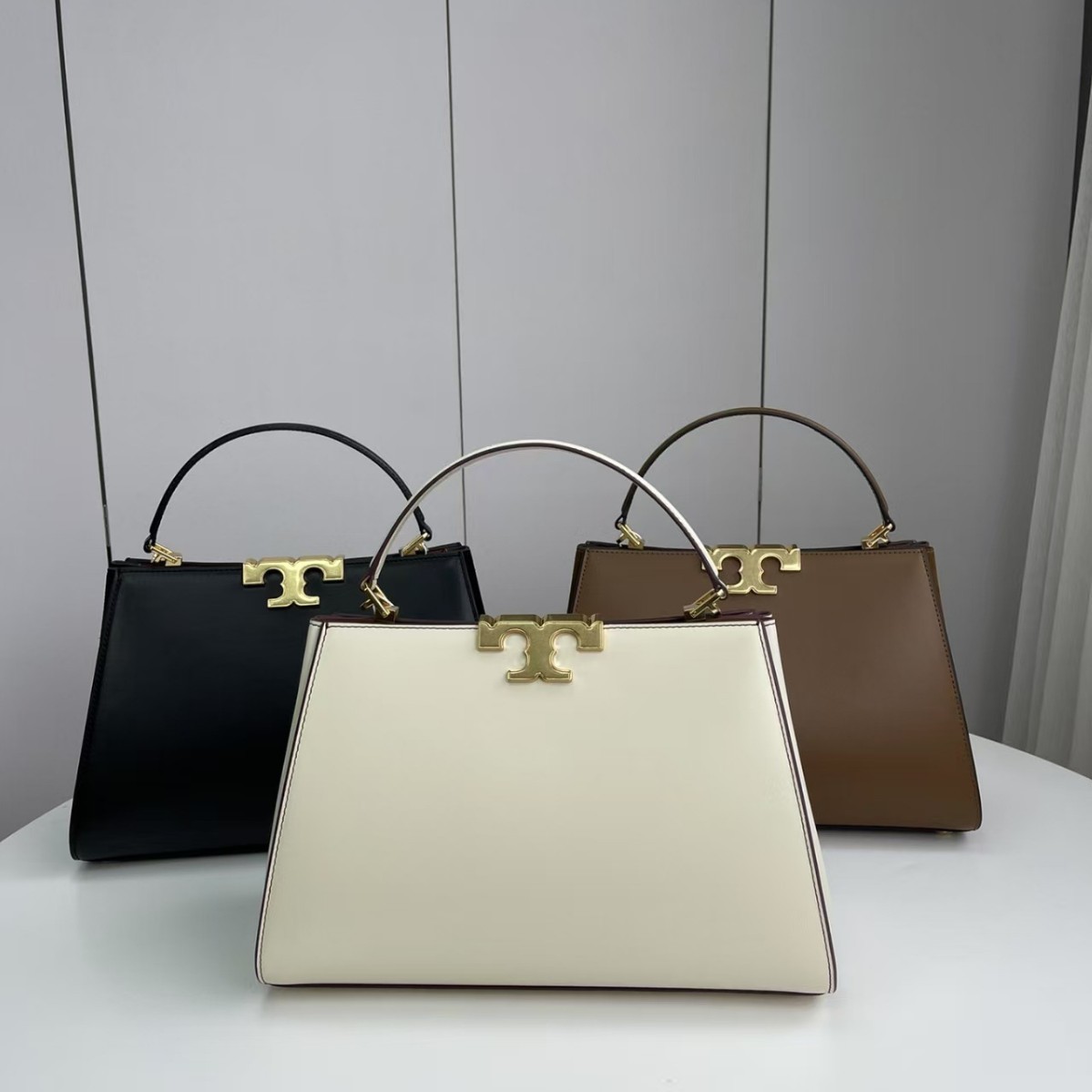 Leather one-shoulder bag
