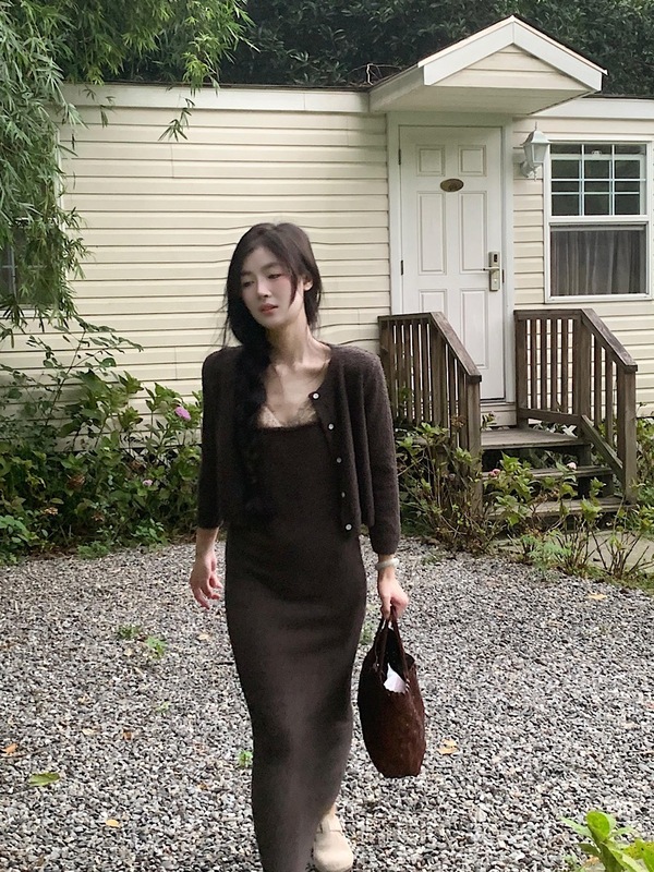 法式高级感气质针织吊带连衣裙子女早秋季2025新款一整套入秋穿搭|undefined