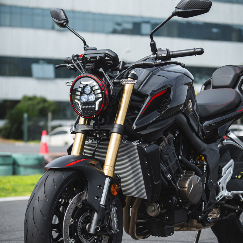 El nuevo Qianjiang Chase 600cc de ahorro de combustible de todo el vehículo puede ser inyección eléctrica de doble canal ABS + TCS delantero y trasero