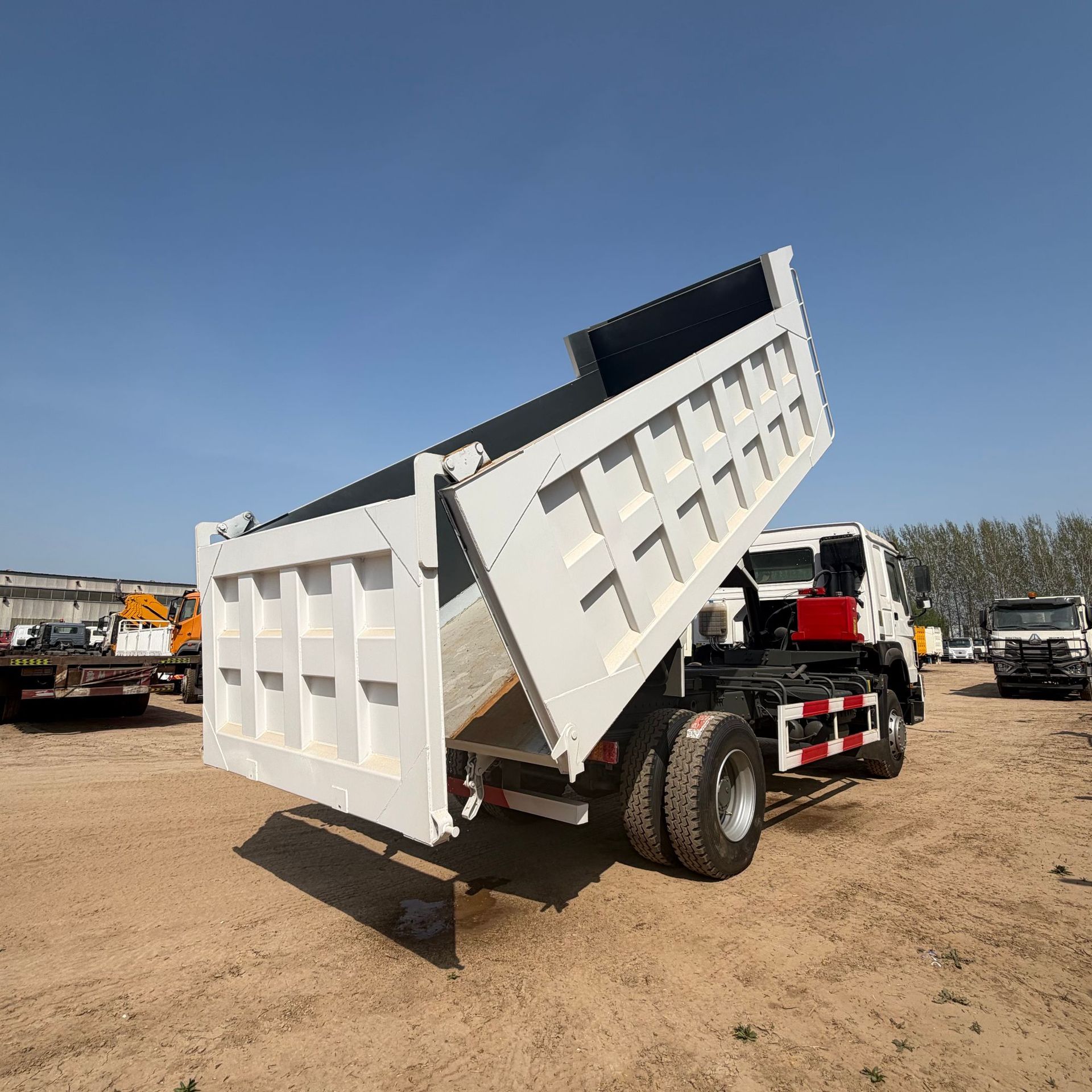 Export of China Heavy Duty Truck HOWO 4X2 small construction waste transport dump truck, customizable