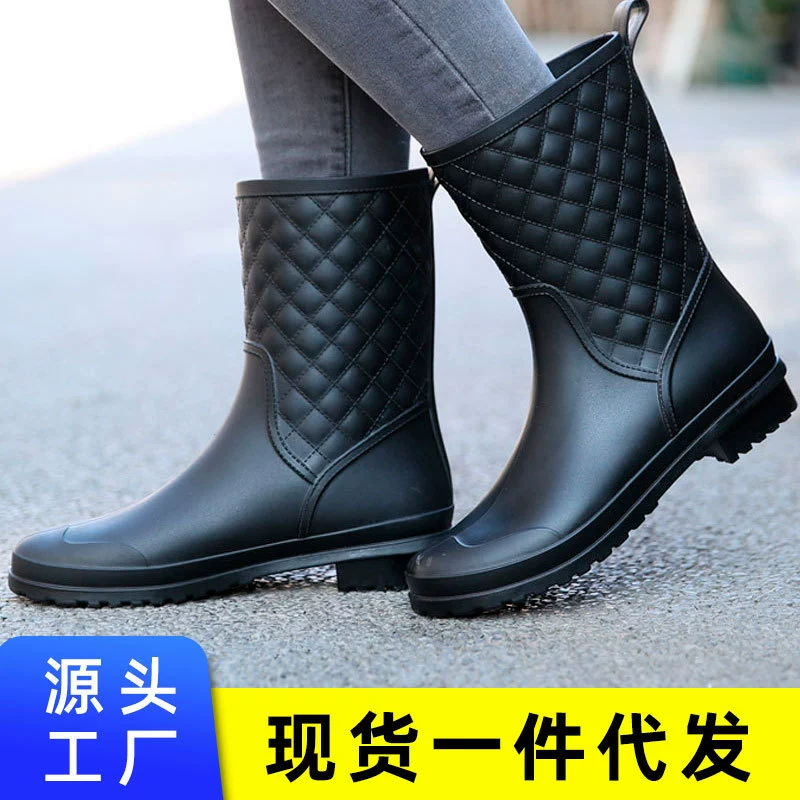 Фабрика оптовая водонепроницаемые сапоги дождя женская модная резиновая обувь повседневная женская обувь женская водная обувь женская средняя труба для взрослых дождевая обувь