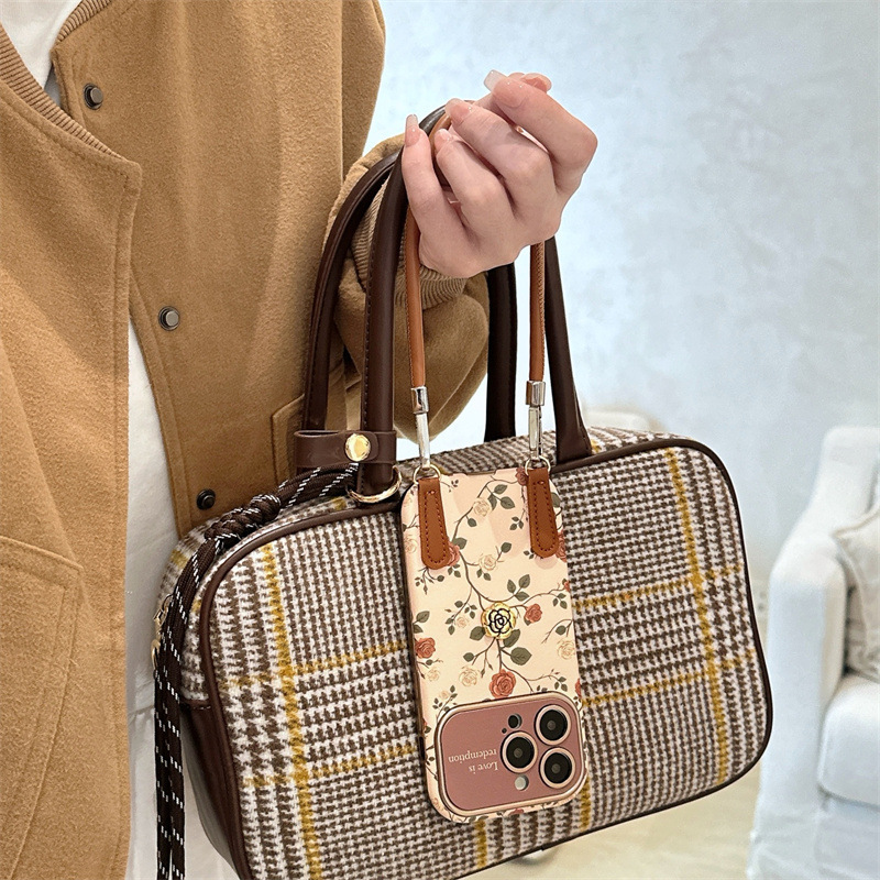 Primavera ins rosas rojas y blancas para Apple 14/15ProMax cordón de hebilla de cuero iphone16 femenino 13 nuevo estilo 15