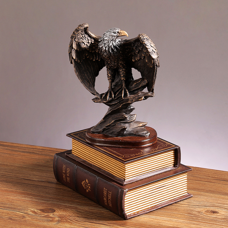 European-style Retro Eagle Ornaments Office Desktop Bookcase Wine Cabinet Decorative Decoration Dapeng Wings Spreading Resin Crafts