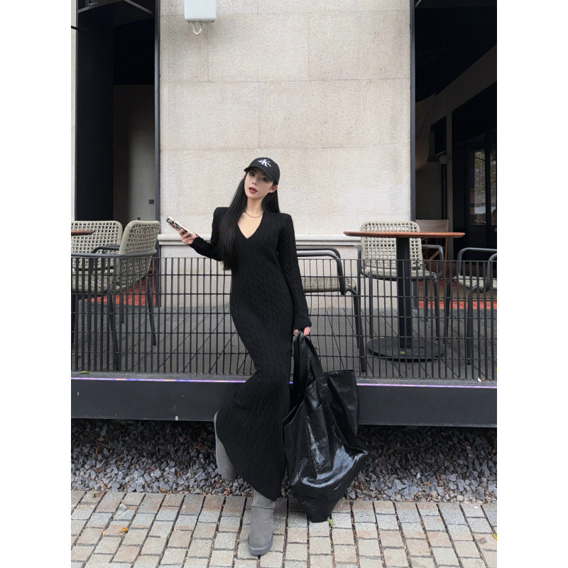 Extra-Long Vintage Hong Kong Style Cable Knit V-Neck Slim-Fit Fashionable Sweater Dress for Autumn and Winter Extra-Long Vintage Hong Kong Style Cable Knit V-Neck Slim-Fit Fashionable Sweater Dress for Autumn and Winter