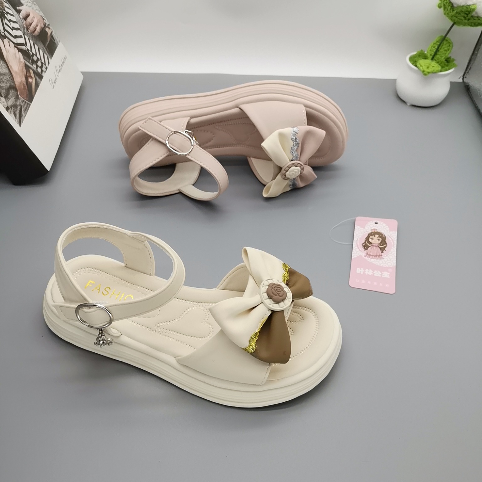 Princesa Ye Lin Xia Explosion 2025 Retro Mujer Tesoro 1-3-5 años Zapatos casuales a través de la red Zapatos de princesa de tendón de res antideslizante