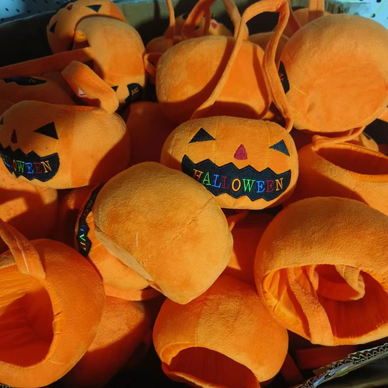 Tela de lana portátil de Halloween calabaza barril de calabaza bolsa de lámpara para niños atmósfera de vacaciones decoración truco bolsas de barril de azúcar lata