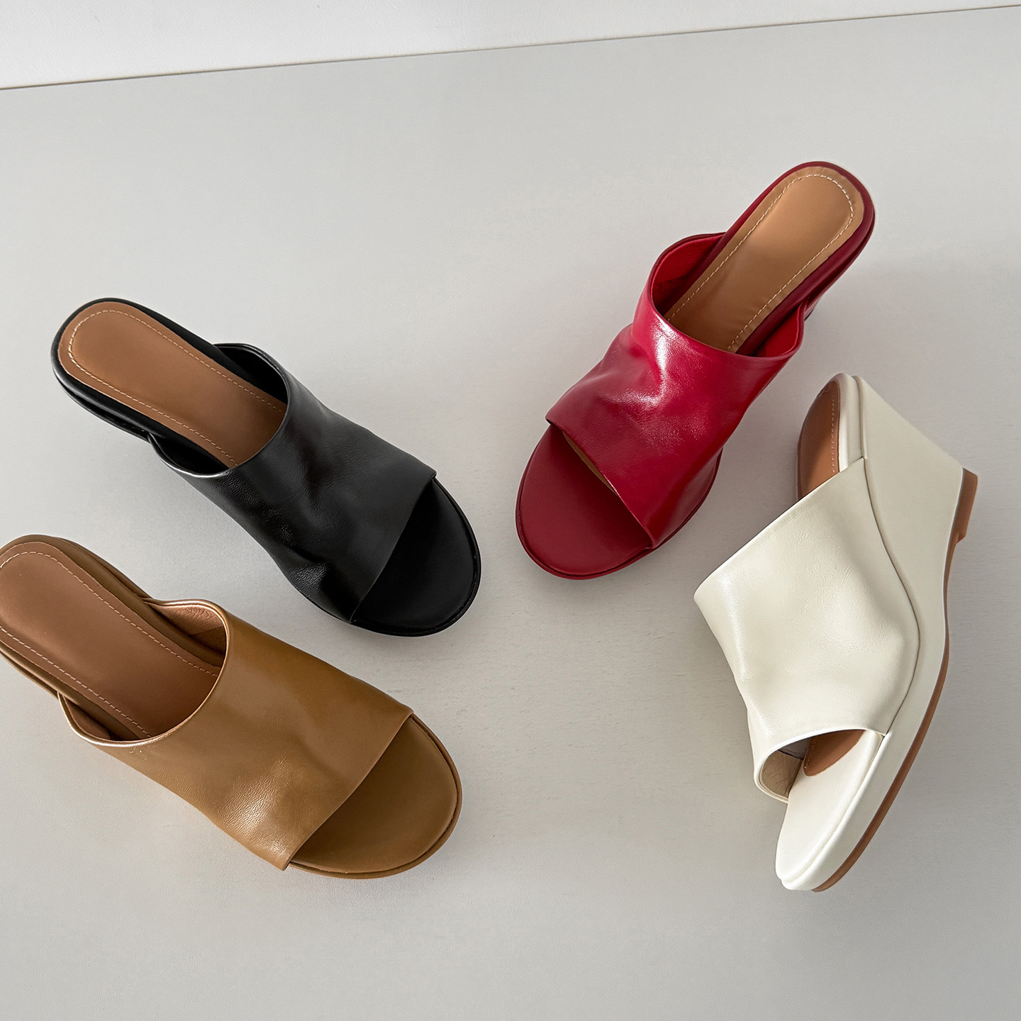 Sandal hở mũi nữ da dê gót nêm 5,5 cm quai ngang kiểu Hàn — đen