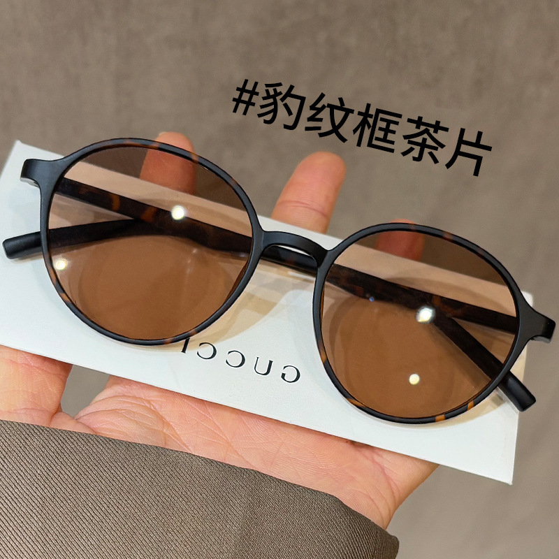 표범 무늬 프레임 차 조각