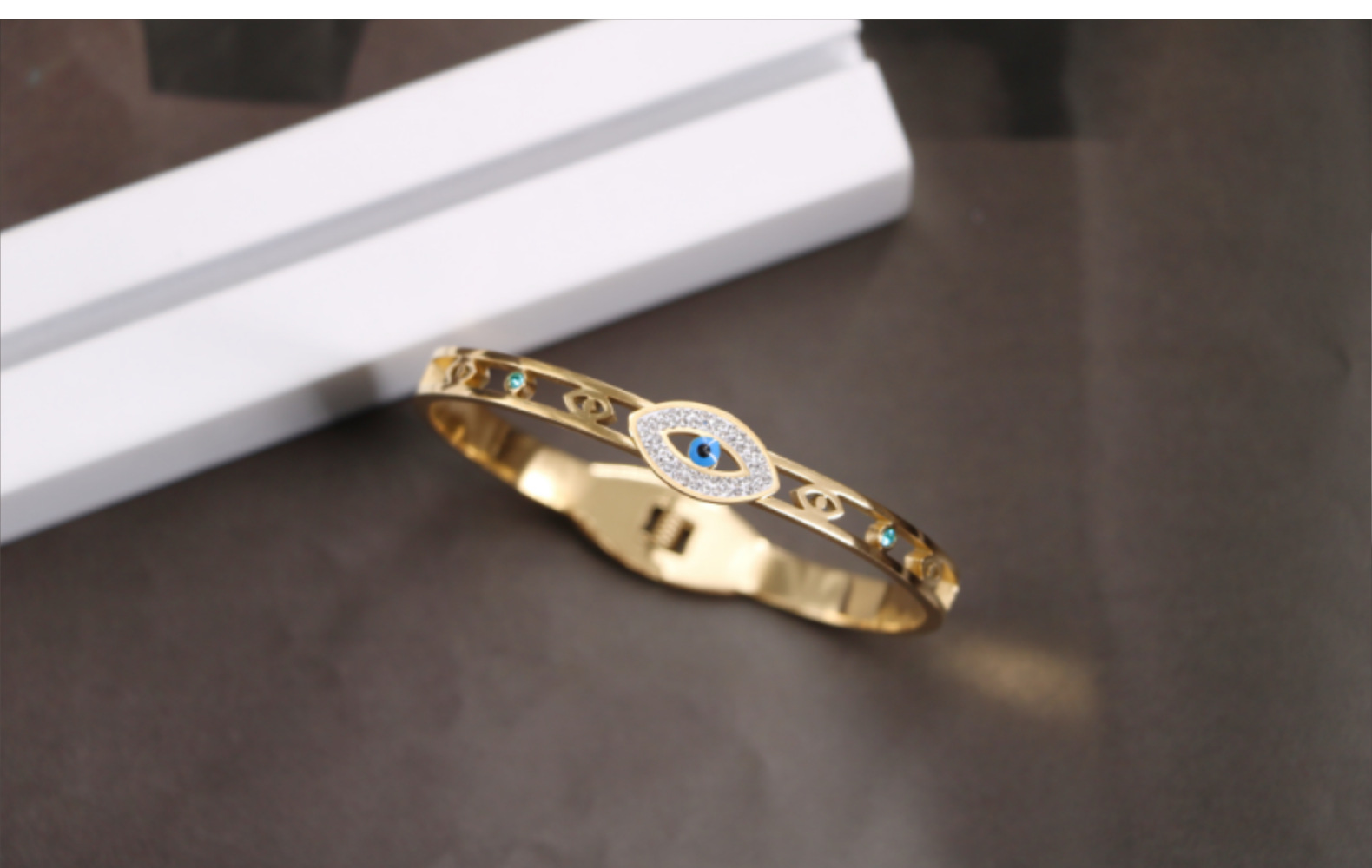 Retro Classic Style Devil's Eye Titanium Steel Plating Inlay Zircon Bangle display picture 2