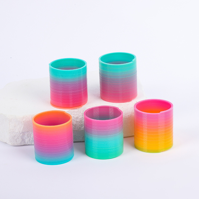 子供の魔力の虹の輪の表情の笑顔の虹のスプリングの輪の露店の弾力の積み重ねの輪の知育のノスタルジックなおもちゃ|undefined