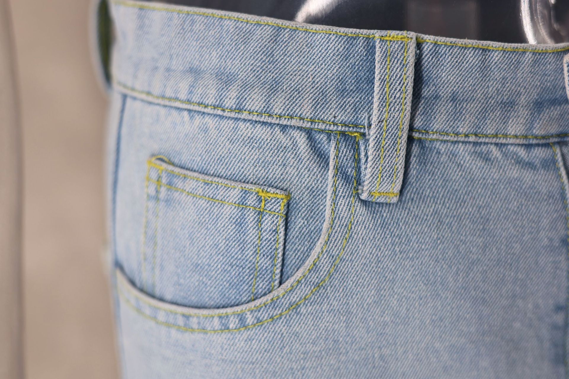 Women's Blue Ripped Straight Jeans For Spring And Summer_voghion.com