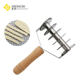 木柄披萨轮刀六轮波浪纹手动分条器不锈钢切面披萨滚刀烘焙工具