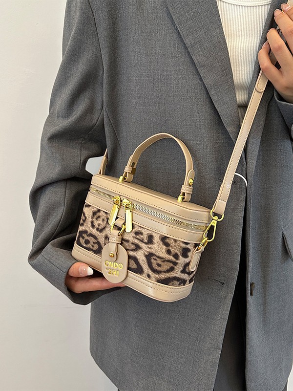 Color de contraste leopardo retro caja de mano bolso pequeño para mujeres 2026 nuevo lana leopardo práctica mochila de hombro