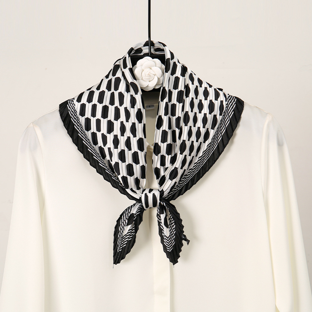 Trendy Cool Design Sense 70 Bufanda de seda arrugada Bufanda cuadrada pequeña Bufanda profesional de alta calidad sin colisión Bufanda plisada al por mayor