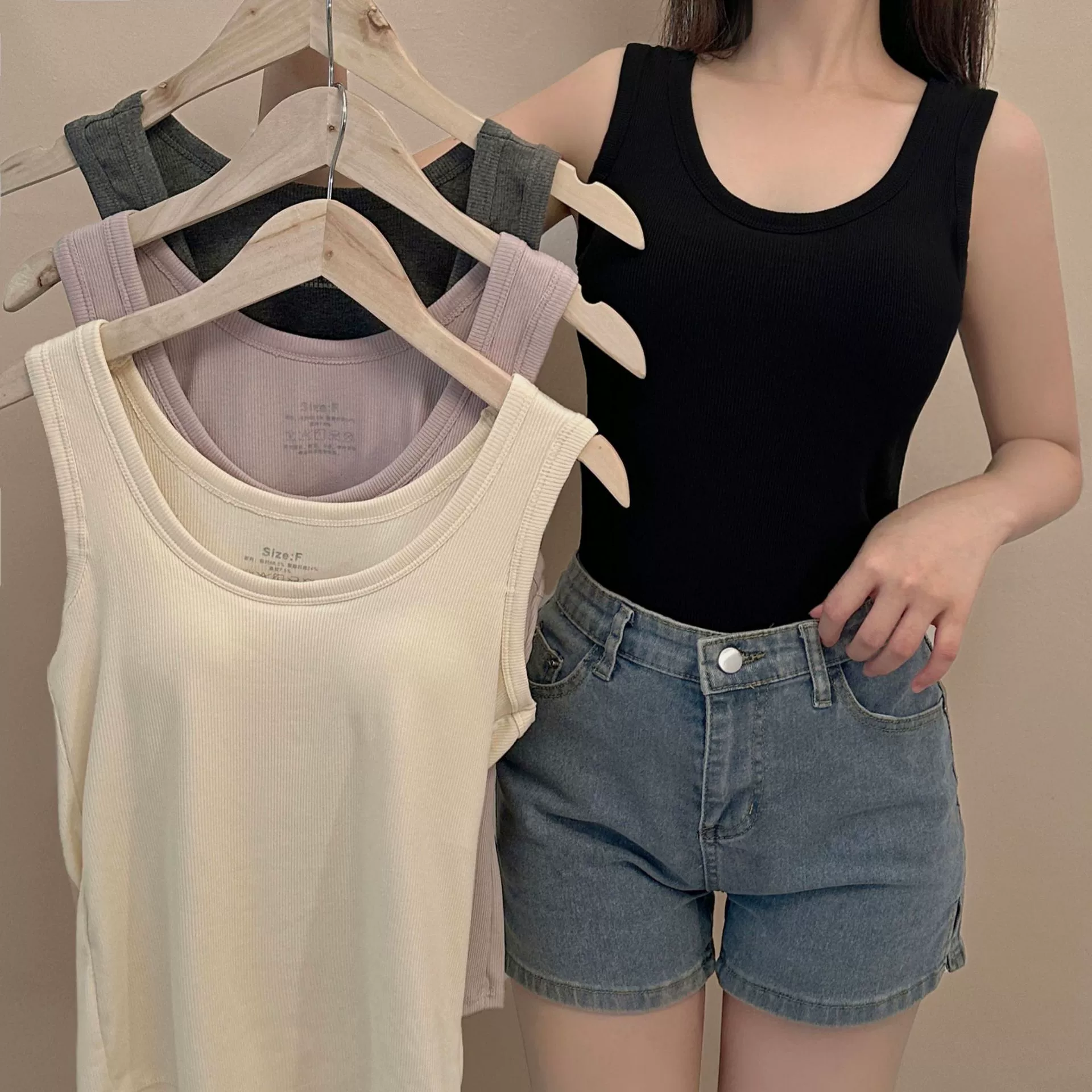 Летняя женская майка без рукавов, эксклюзивная модель для международных рынков, со встроенной подкладкой для скрытия боковых участков груди, защита от просвечивания, тонкая и универсальная.