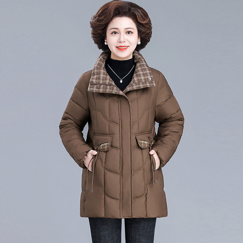 Ropa de mujeres de mediana edad 2025 ropa de invierno nueva ropa de madres amplia abrigos de invierno de otoño y largo chaqueta de algodón gruesa