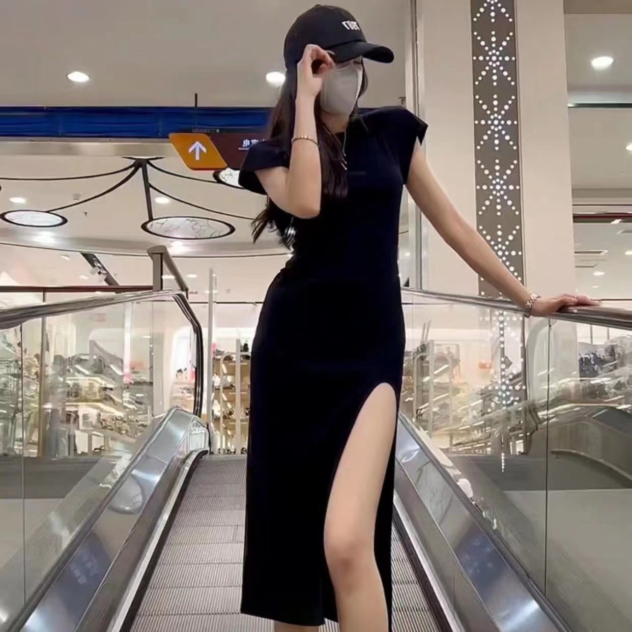 Vestido de camiseta de manga corta de chica caliente para mujer verano 2023 nuevo vestido MIDI sexy dividido negro sobre la rodilla
