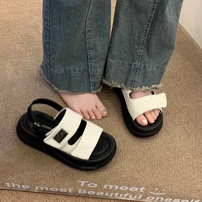 Фея стиль красивые темпераментные сандалии женские летние платья с юбкой 2025 новый французский кекс римские туфли на толстой подошве