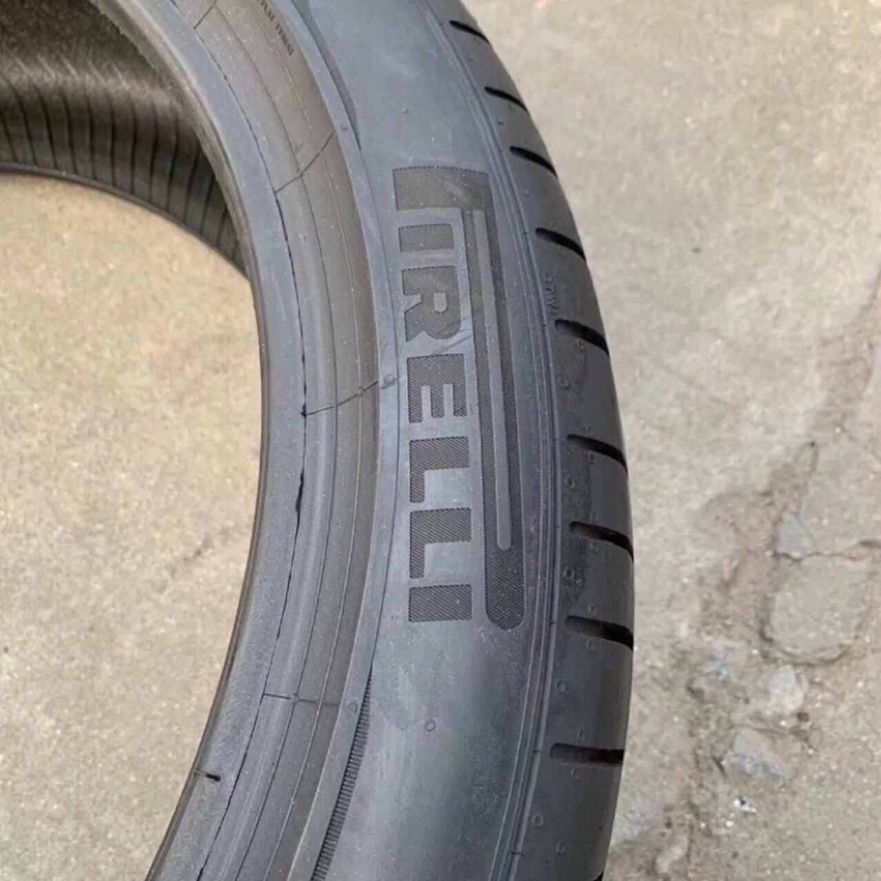 Б/у шина Pirelli PZ4 взрывозащищенная 225/45R19 для BMW 3 серии GT BMW X1 X2 BMW MINI