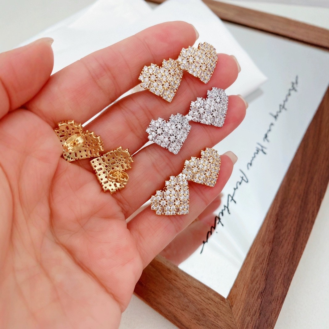8g Weight Copper Ear Needle Material 18K Gold Plated Plating Material 1 Pair Sweet Heart Shape Plating Inlay Copper Zircon 18K Gold Plated Ear Studs