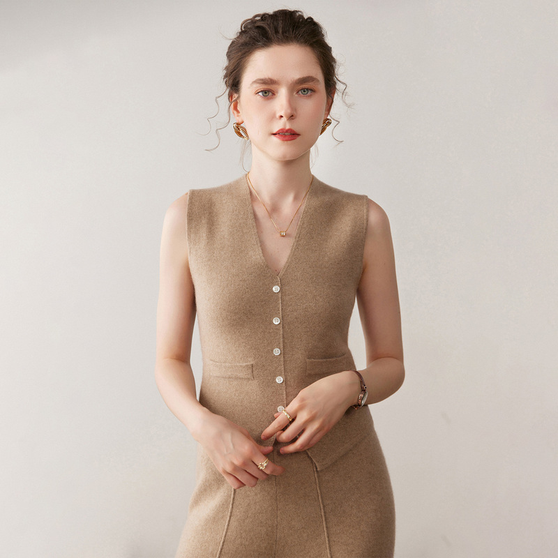 25 New Autumn and Winter Cashmere Knitted Cardigan Women's Sleeveless V Neck Single-Breasted Vest Slim Fit Layered Four-Flap Waistcoat 25 New Autumn and Winter Cashmere Knitted Cardigan Women's Sleeveless V Neck Single-Breasted Vest Slim Fit Layered Four-Flap Waistcoat