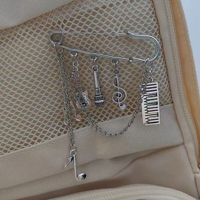 New brooch in European and American style, gothic punk style, music symbol, vintage element brooch, fashionable and versatile accessory for clothing New brooch in European and American style, gothic punk style, music symbol, vintage element brooch, fashionable and versatile accessory for clothing