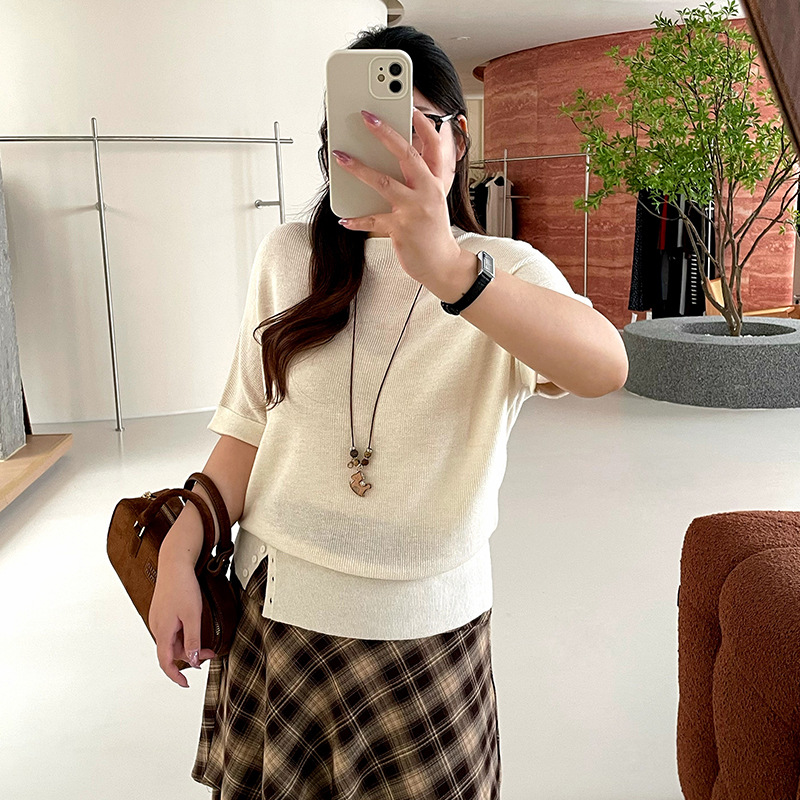Plus-size women's half-high collar knit sweater, 2026 autumn collection, side slit design, versatile top for plus-size women 25252