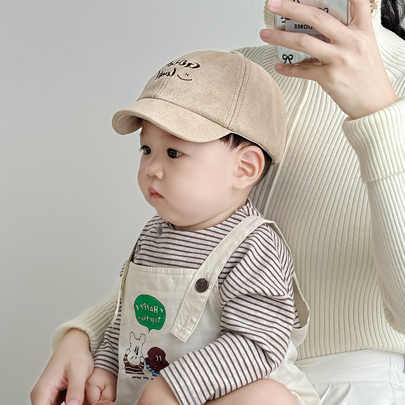 Primavera y otoño sombrero para niños sombrero a prueba de viento sombrero de lengua de pato para bebés de estilo coreano letras calientes sombrero de béisbol invierno