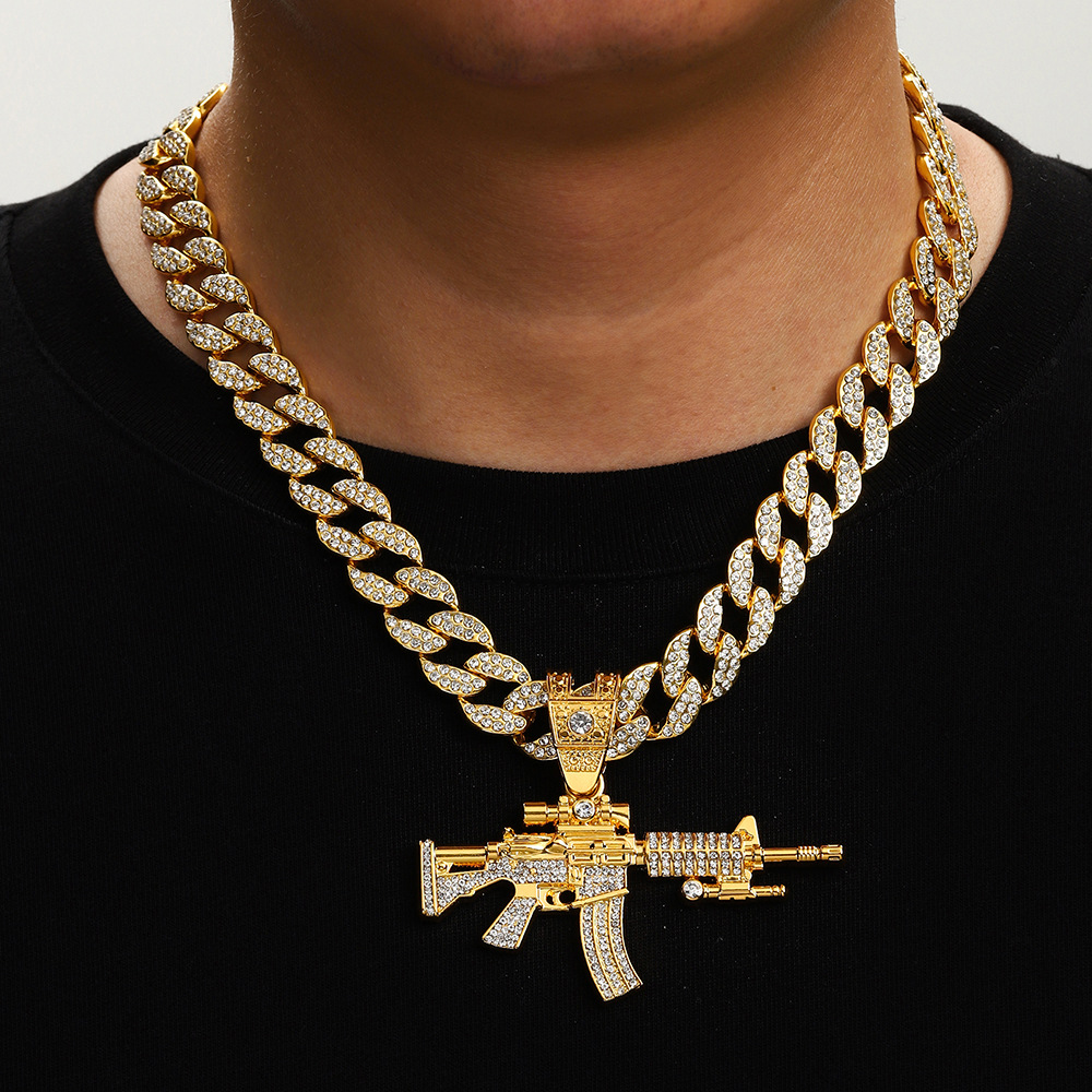 TEMU venta caliente nueva joyería de pistola de diamantes simulación de aleación modelo de arma AK collar de hombre de hip-hop transfronterizo
