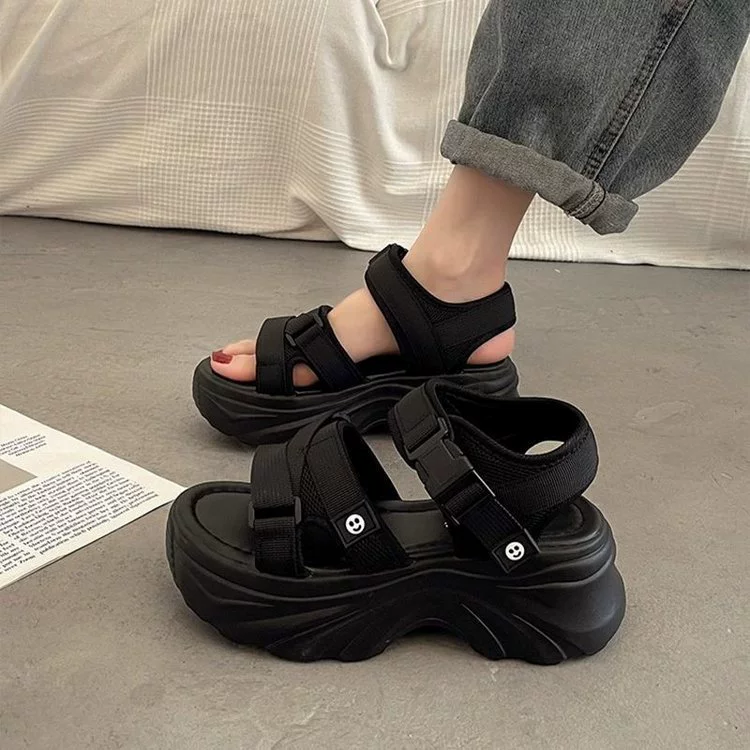 Женские спортивные сандалии на одной лямке 2025 Новые летние повседневные платформенные римские туфли Модные сандалии на толстой подошве в стиле "dad shoes".