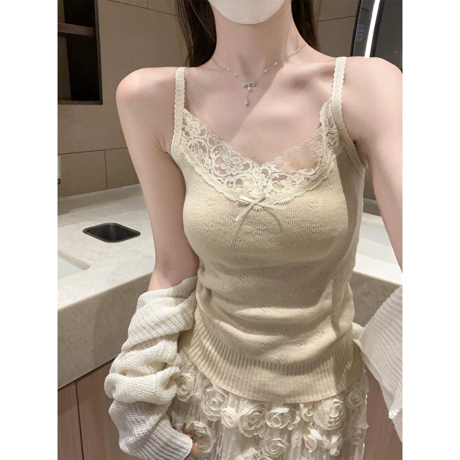 Вязаная майка серии Miu с кружевным бантом для женщин, весенне-летняя майка с защитой от воздействия, сладкая и пряная майка, уникальный внутренний топ базового слоя.