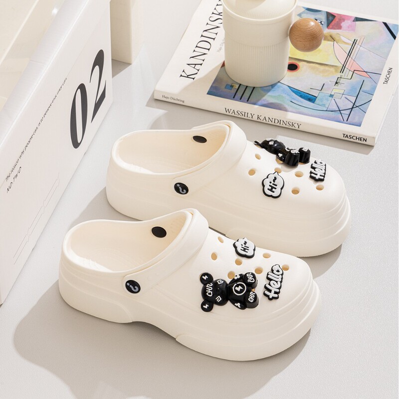 2025 New Model Hard Plastic Black Lightning Bear Clogs Eva Thick Cartoon Cross-Border E-Commerce Hot-Selling Women's Sandals Wholesale