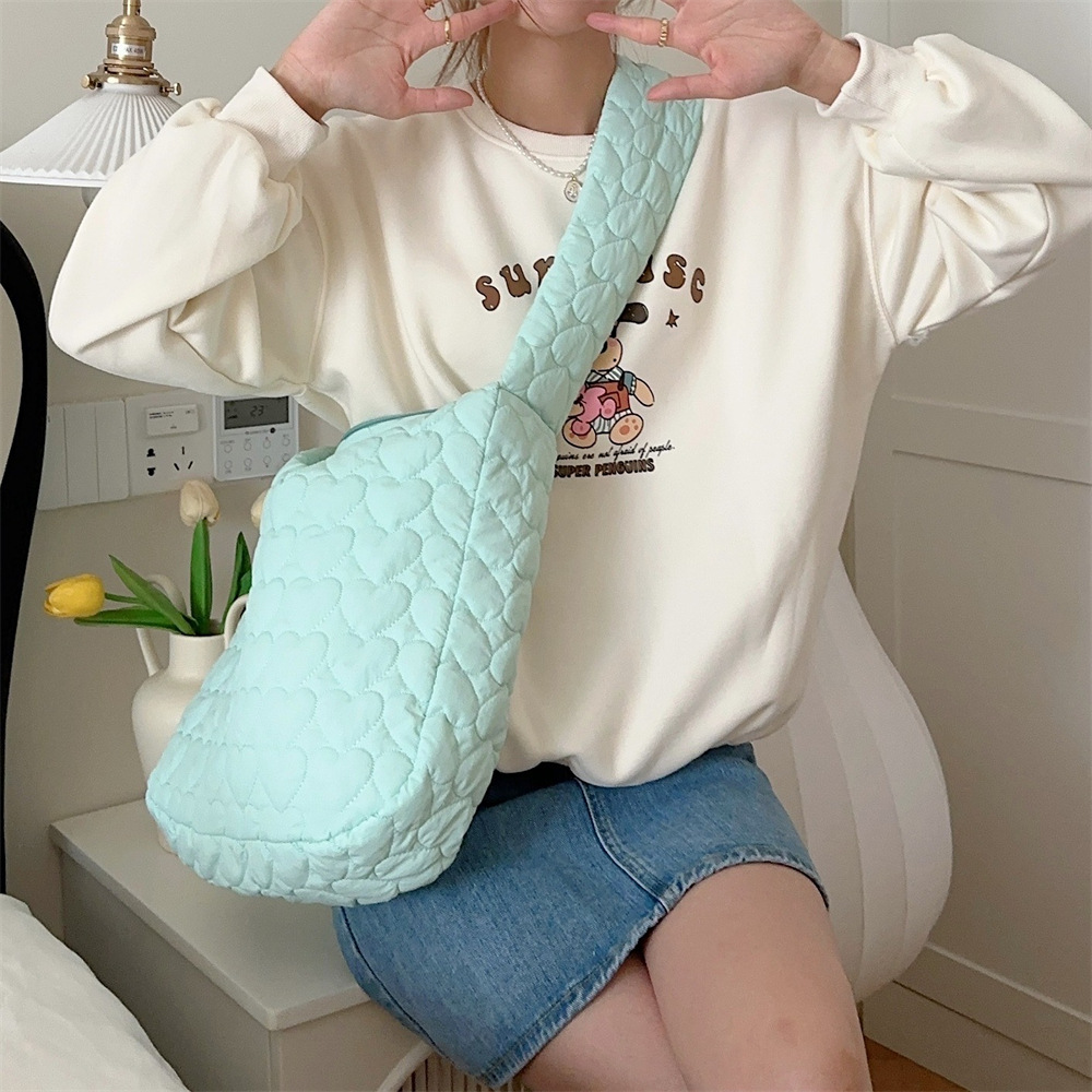 39131 Japanese quilted heart-shaped cotton tote travel bag Crossbody bag for women, large-capacity single-shoulder crossbody canvas bag undefined