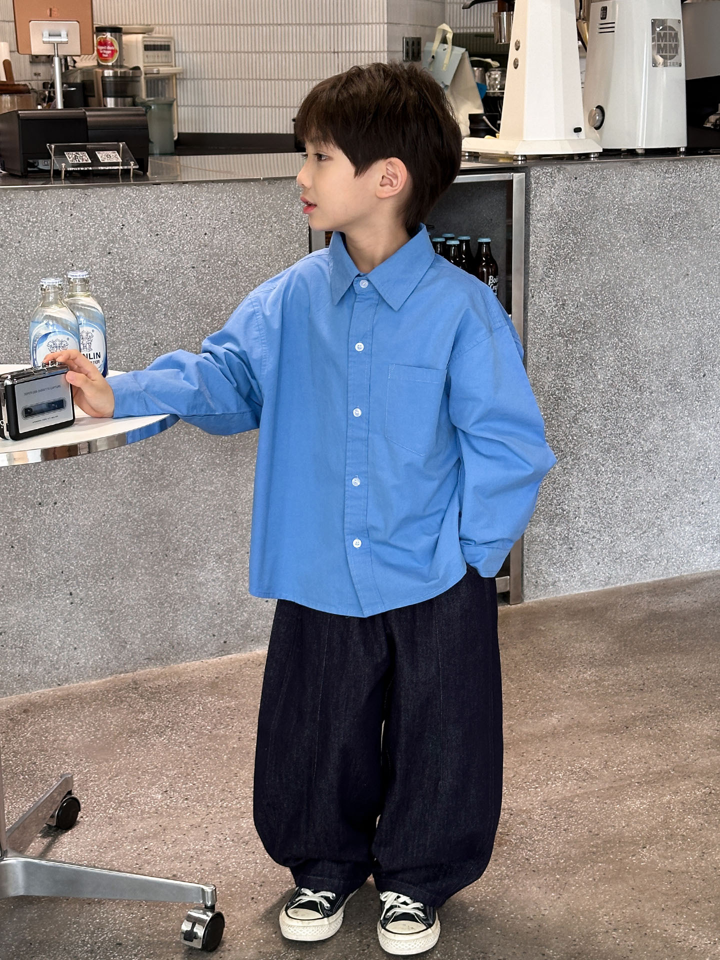 Camisas infantiles de color sólido para niños primavera y otoño ropa infantil nueva chaqueta delgada de algodón para niños de tamaño medio y grande