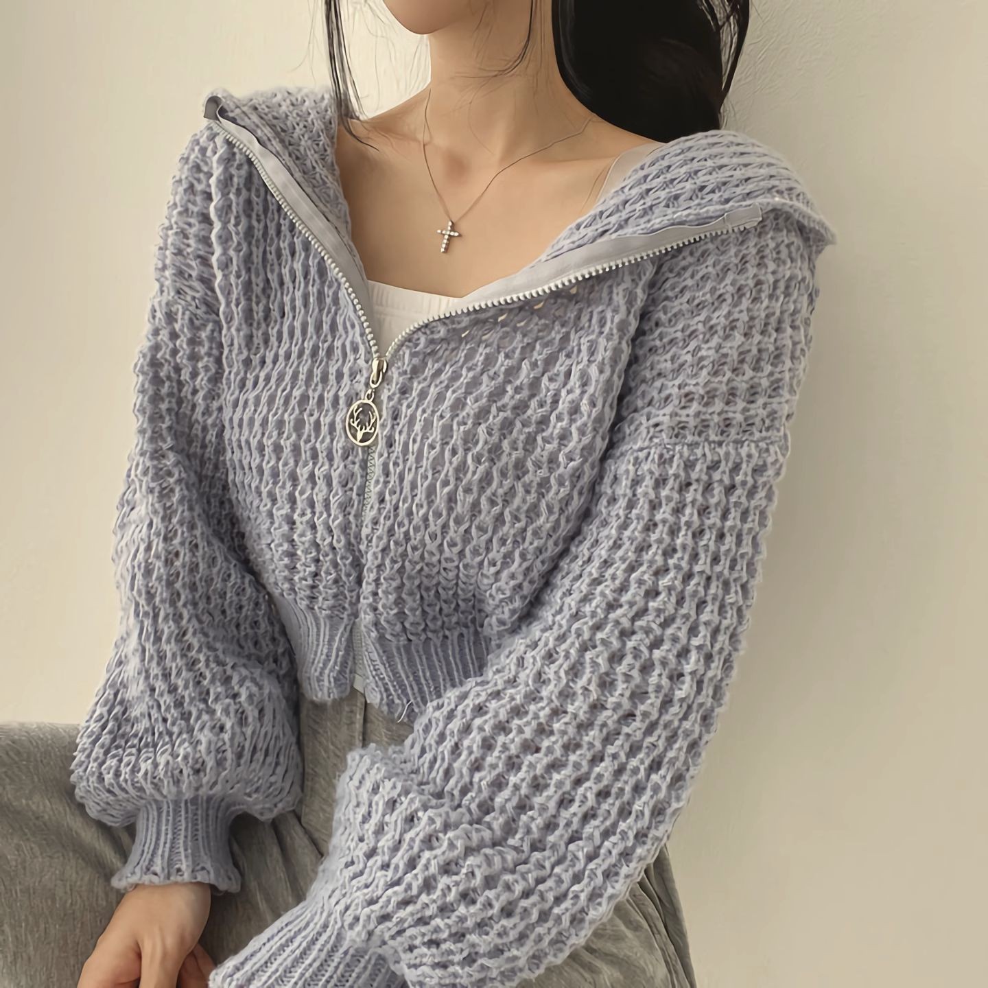 Abrigo corto con capucha 2023 Otoño e Invierno Nuevo estilo perezoso diseño de las mujeres aguja gruesa solapa suéter Suelto