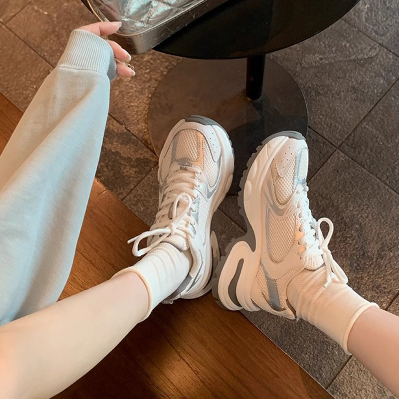 Grava Madre ~ 2025 verano nuevo empalme de malla de fondo grueso aumento de ventilación deportiva zapato padre mujer