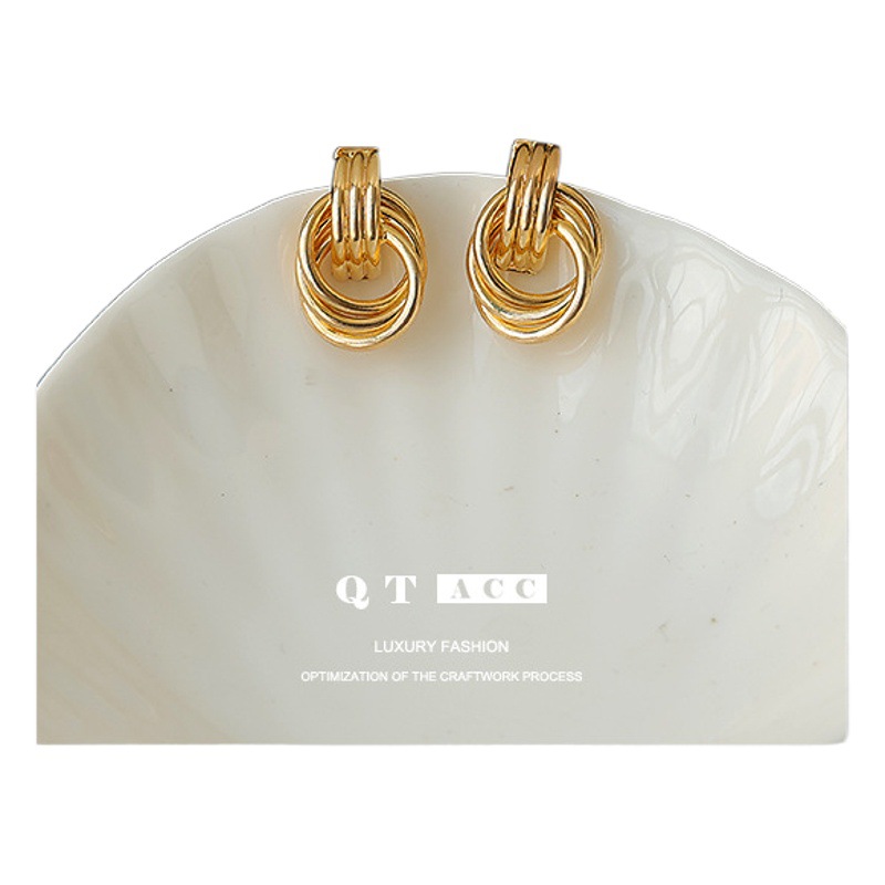 Latón chapado 18K oro real bohemio europeo y americano anillo elegante todo-partido Internet celebridad moda pendientes de moda