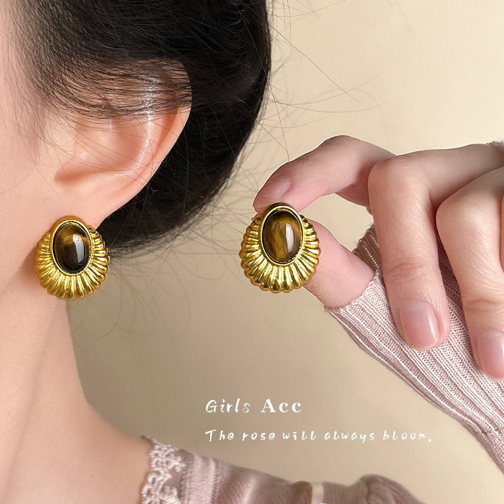 mote_0003_耳语场景新水印 拷贝 3.jpg