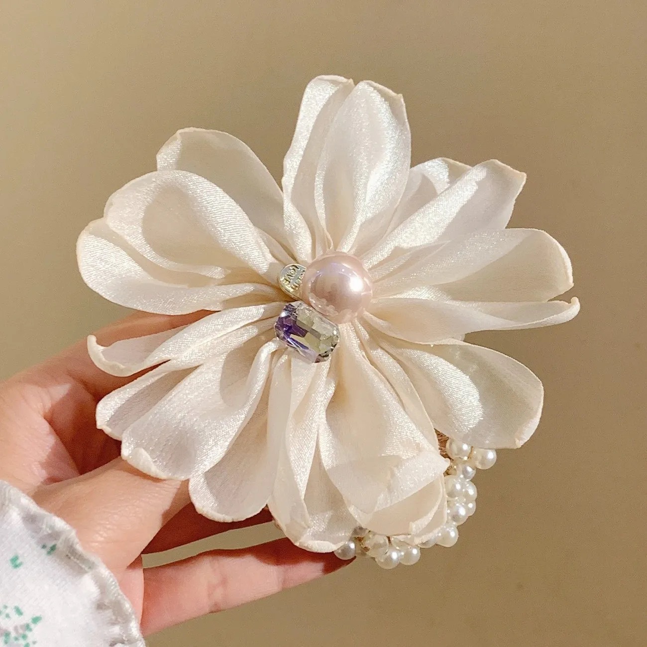 Chouchou coréen en perles et fleurs blanches délicates, accessoire de cheveux haut de gamme et élégant pour chignons_voghion.com