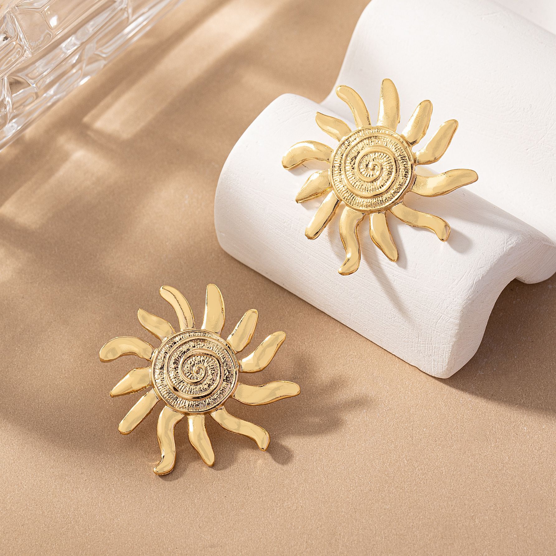 Travel, Daily Occasion Alloy, Metal Material 1 Pair Elegant Sun Alloy Metal Women's Ear Studs