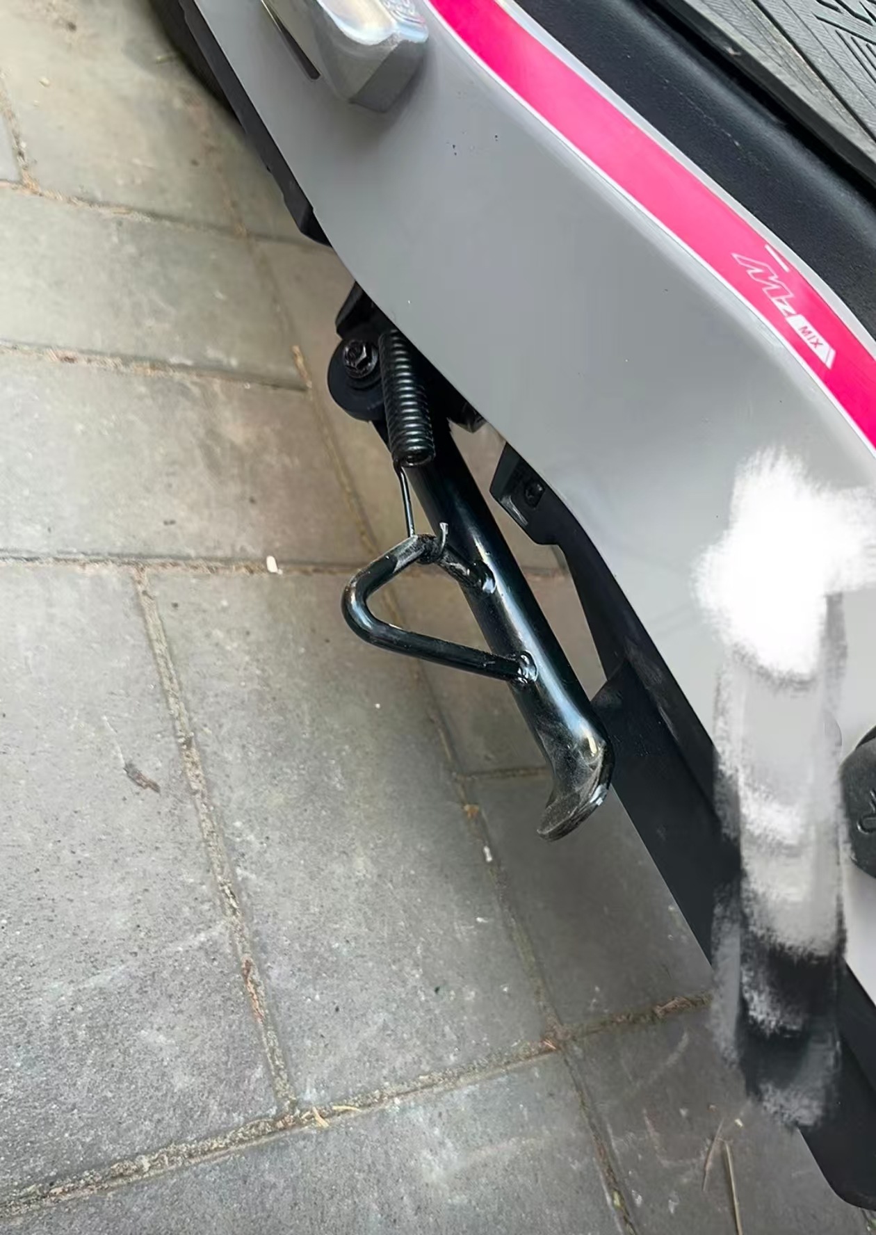No. 9 Emn Series Mz/Nz Side Support Electric Vehicle Modified Extended and Heightened Side Support Bracket No. 9 Small Foot Single Side Support