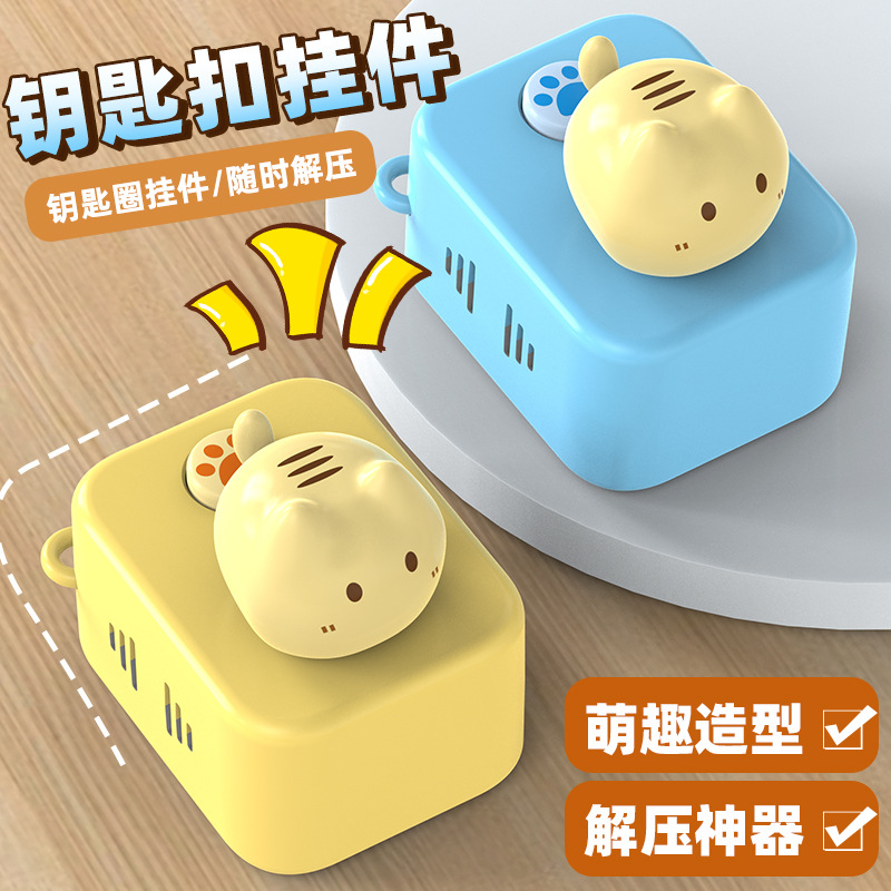 Nuevos productos transfronterizos descompresión creativo gatito enchufe botón con música llave colgante mini decoración de oficina juguetes pequeños
